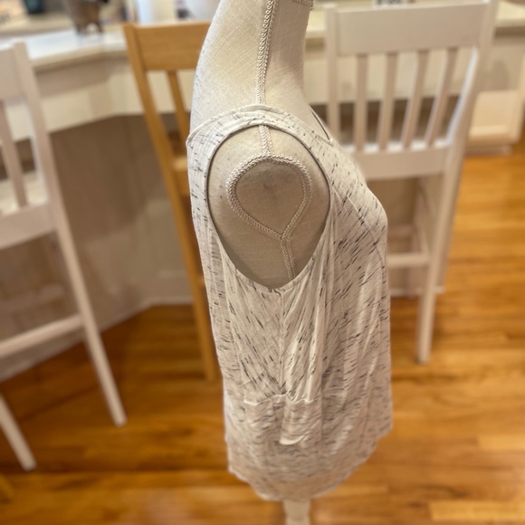 💜 5 for $25 or 3 for $18 S-Twelve gray cold shoulder top - Picture 5 of 7